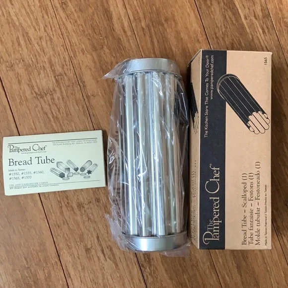 ☀️ 3/$36 or 2/$30 NEW PAMPERED CHEF Bread Tube - Scalloped - Picture 1 of 1